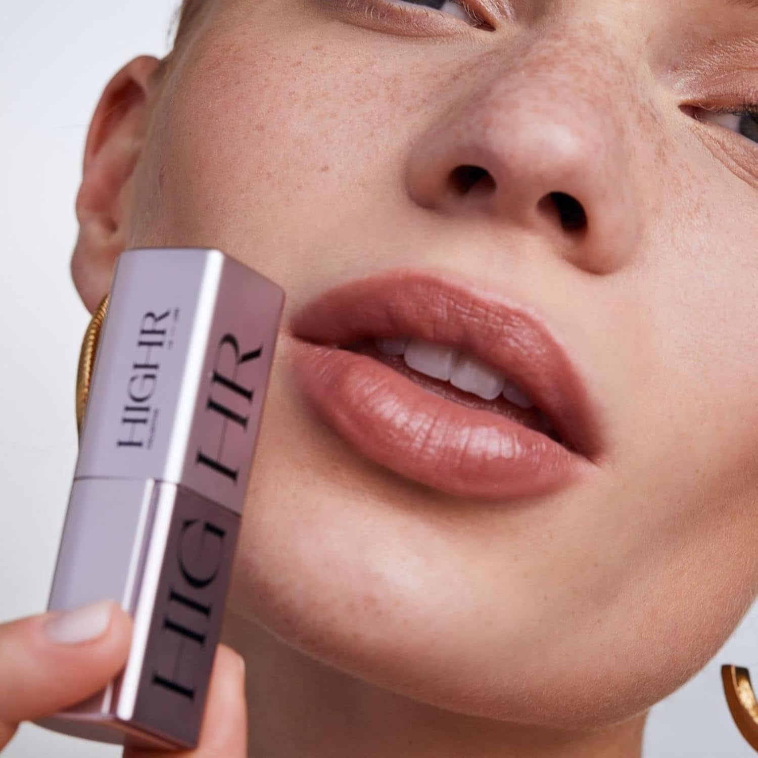 HIGHR Long Lasting Lipstick Chateau with Built in Mirror | Moisturizing, Hydrating and Matte Lipsticks for Women That Stays on All Day | Natural, Vegan & Organic Makeup | 1 Count
