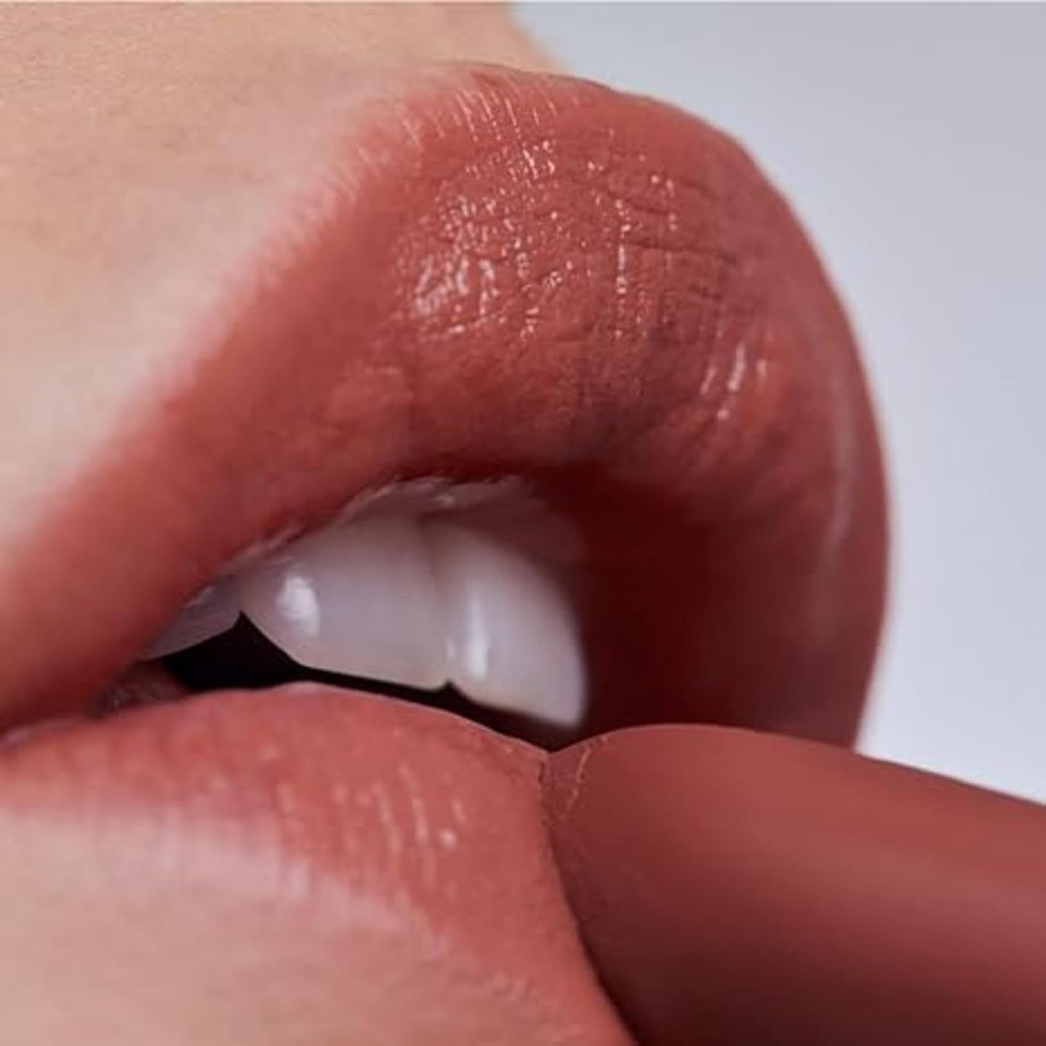 HIGHR Long Lasting Lipstick Chateau with Built in Mirror | Moisturizing, Hydrating and Matte Lipsticks for Women That Stays on All Day | Natural, Vegan & Organic Makeup | 1 Count
